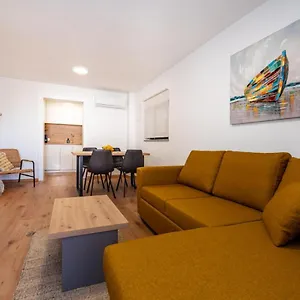  Apartment Marta